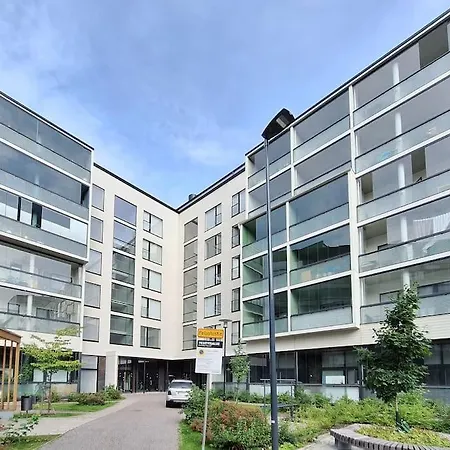 Апартаменты Next To Train Station, 7 Mins By Train To Airport