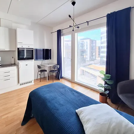 Next To Train Station, 7 Mins By Train To Airport *