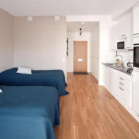 Next To Train Station, 7 Mins By Train To Airport *