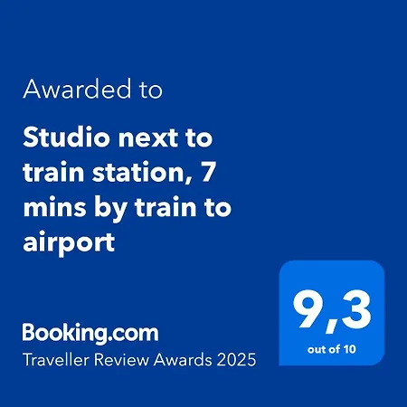 Next To Train Station, 7 Mins By Train To Airport Apartment