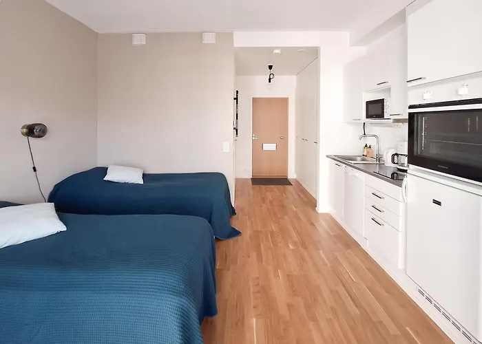 Next To Train Station, 7 Mins By Train To Airport *