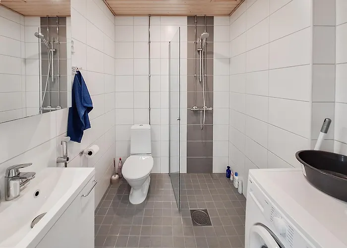 Next To Train Station, 7 Mins By Train To Airport Апартаменты *